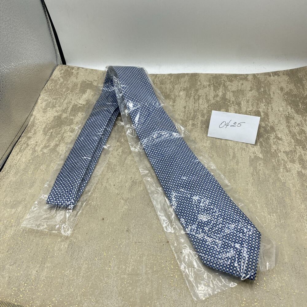NAUTICA Men's Polyester Tie ~ Blue ~ New In Package ~ NEW MSRP: $55. 58”